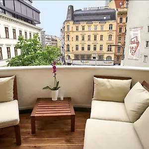 Balcony Oasis Operastreet Apartment Vienna